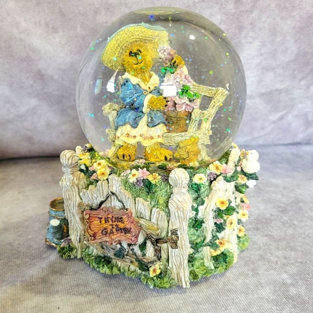 Boyds Bear Snow Globe Martha Green Thumb